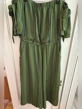 Off-Shoulder Green Striped Women’s Jumpsuit Size 16